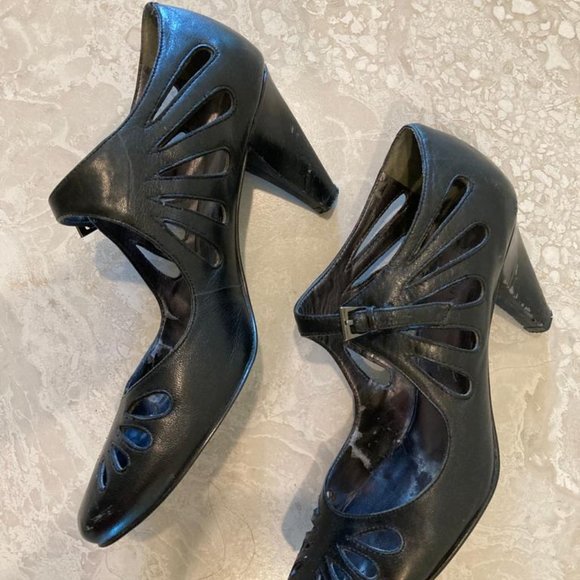 Heels - Picture 6 of 9